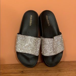 NWOT Madden NYC “Diamond” Bridal Athletic Slides